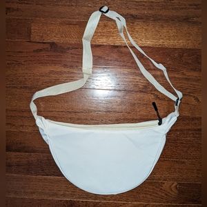 WHITE BANANA BAG